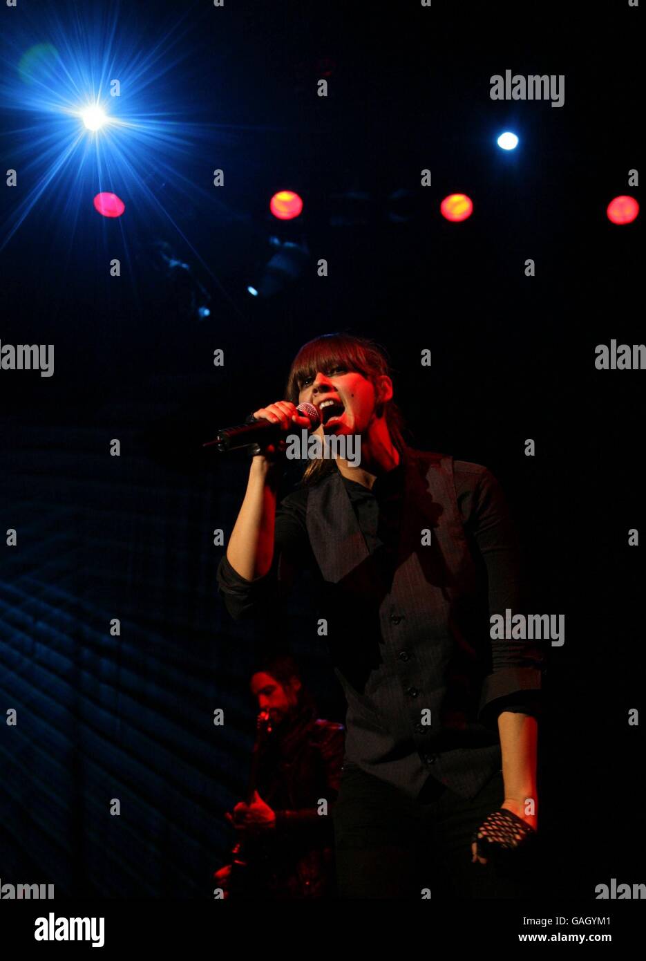 Cat Power Live Im Shepherds Bush Empire - London. Der amerikanische Singer-Songwriter Cat Power tritt im Shepherd's Bush Empire im Westen Londons auf. Stockfoto