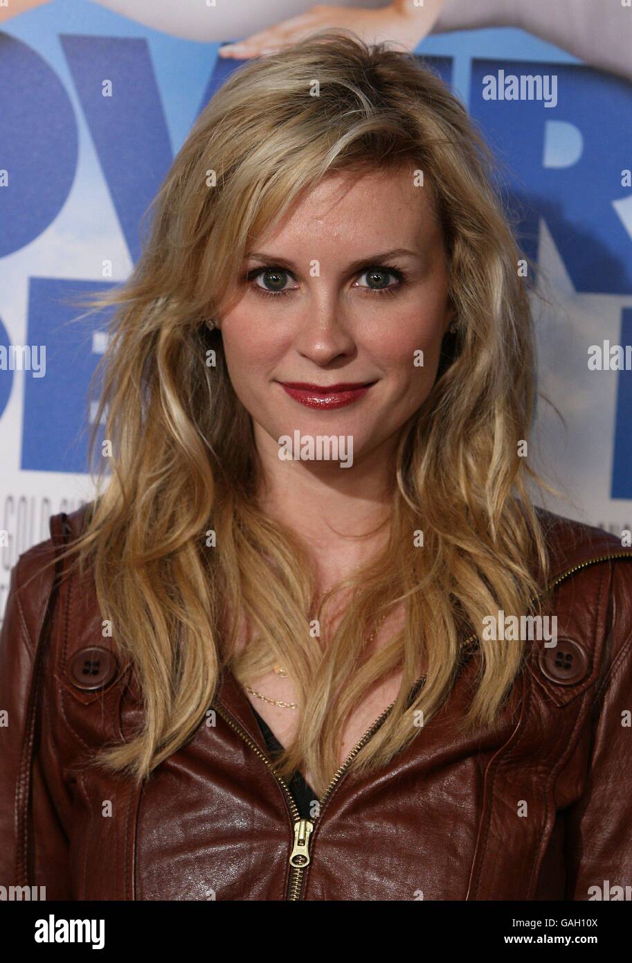 Bonnie Somerville kommt bei der Premiere von Over her Dead Body im