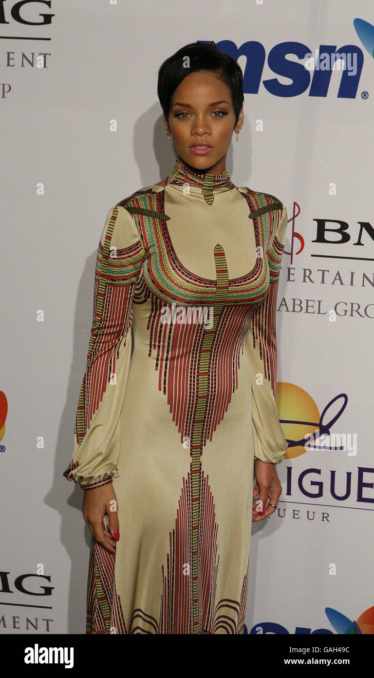 Rihanna kommt bei der Carl Davis Pre-Grammy Party im Beverley Hilton Hotel, Los Angeles an. Stockfoto