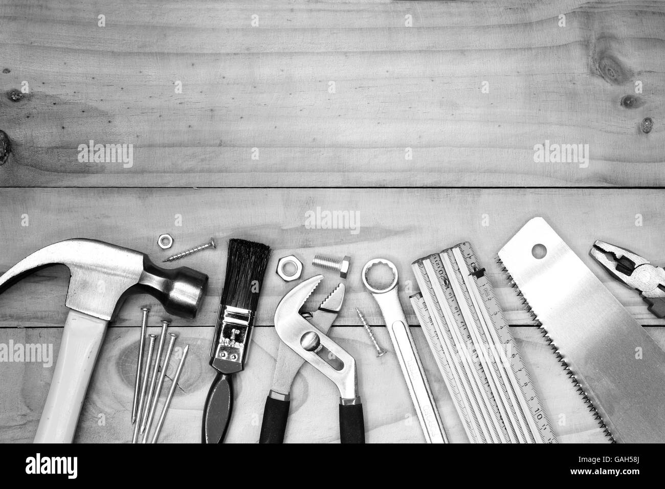Verschiedene Werkzeuge auf Holz Stockfoto
