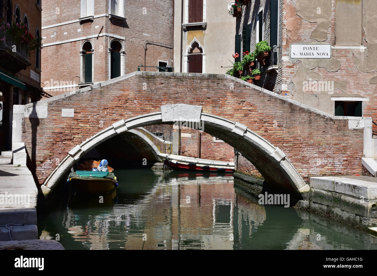 Eine typische Brücke im Zentrum von Venedig Stockfoto