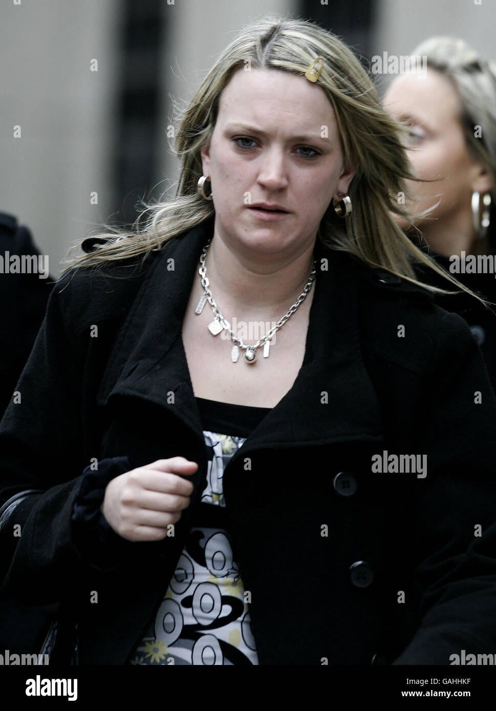 Michelle Chiddy, die Schwester von Sally Anne Bowman, kommt im Old Bailey an, als die Jury für einen zweiten Tag wegen des Mordes an Sally Anne vor Gericht steht. Stockfoto