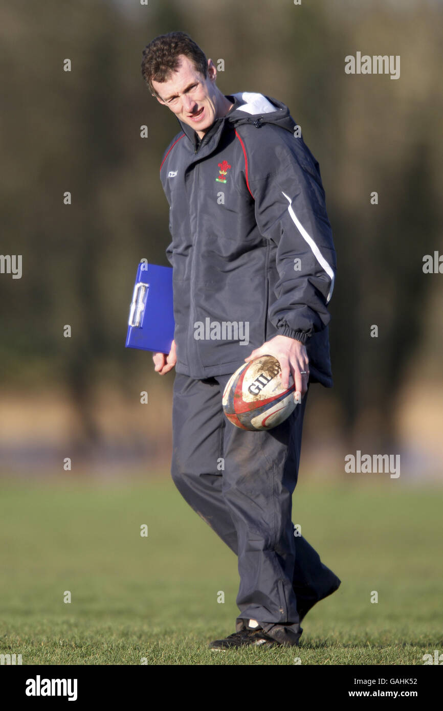 Rugby Union - Wales Training Session - Hotel in Wale of Glamorgan. Robert Howley, Wales unterstützt Trainer Stockfoto