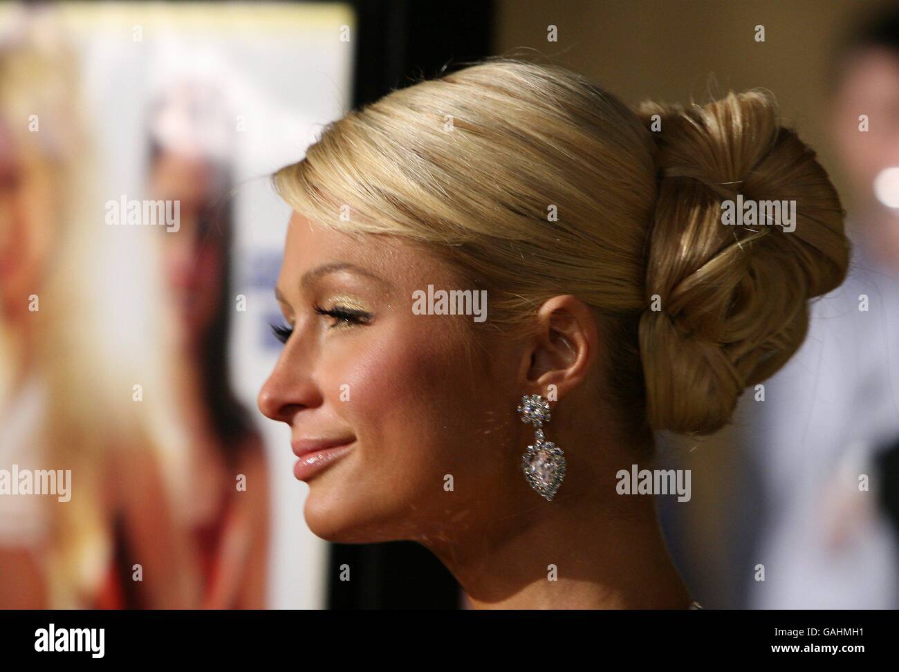 Paris Hilton kommt zur Premiere für den neuen Film The Hottie and The Nottie im Egyptian Theatre, Los Angeles. Stockfoto