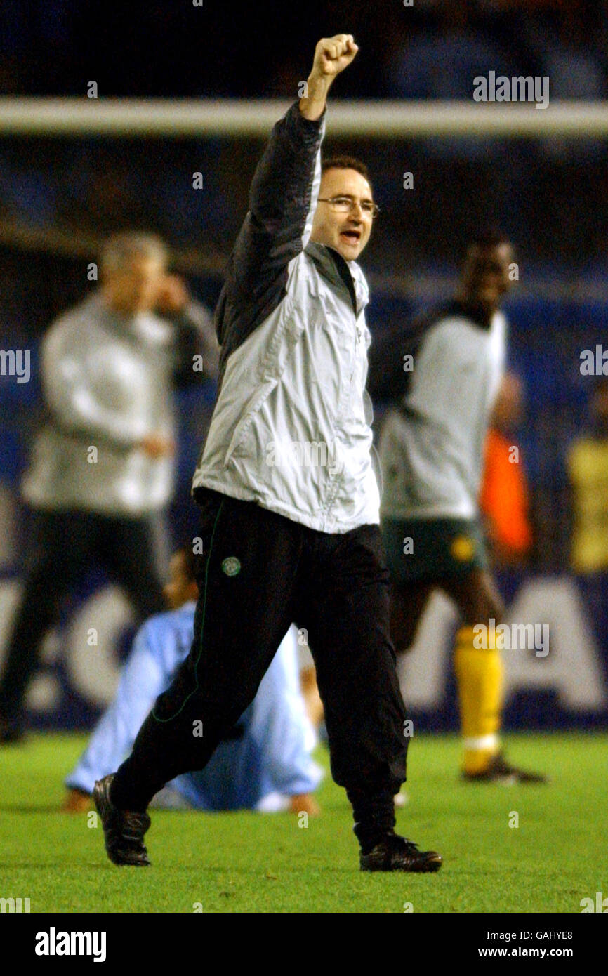Fußball - UEFA-Cup - Dritte Runde - zweite Etappe - Celta Vigo gegen Celtic. Celtic-Manager Martin O'Neill feiert den Sieg Stockfoto