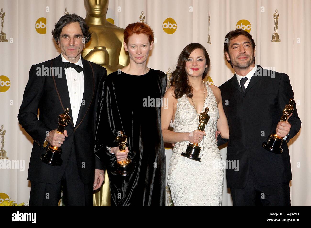 Die Gewinner der Preise für Schauspielkunst (L-R) Daniel Day Lewis, Tilda Swinton, Marion Cotillard und Javier Bardem bei den 80. Academy Awards (Oscars) im Kodak Theater, Los Angeles. Stockfoto