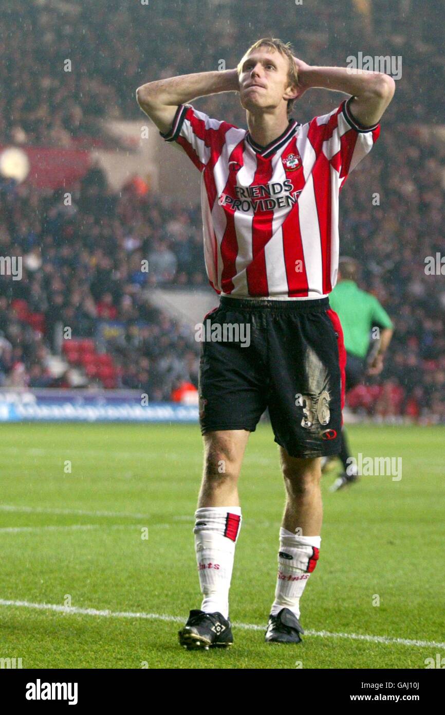 Fußball - FA Barclaycard Premiership - Southampton / Newcastle United. Southampton's Brett Ormerod legt seine Hände auf den Kopf, nachdem er eine gute Chance verpasst hat Stockfoto