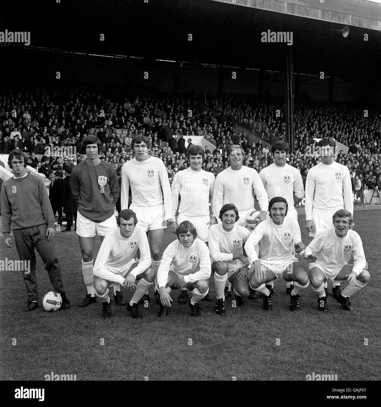 Millwall-Teamgruppe: (Hintere Reihe, l-r) Stellvertreter Steve Brown, Bryan King, Barry Kitchener, Brian Brown, Harry Cripps, Dennis Burnett, Alan Dorney (vordere Reihe, l-r) Gordon Bolland, Derek Possee, Doug Allder, Barry Bridges, Eamon Dunphy Stockfoto