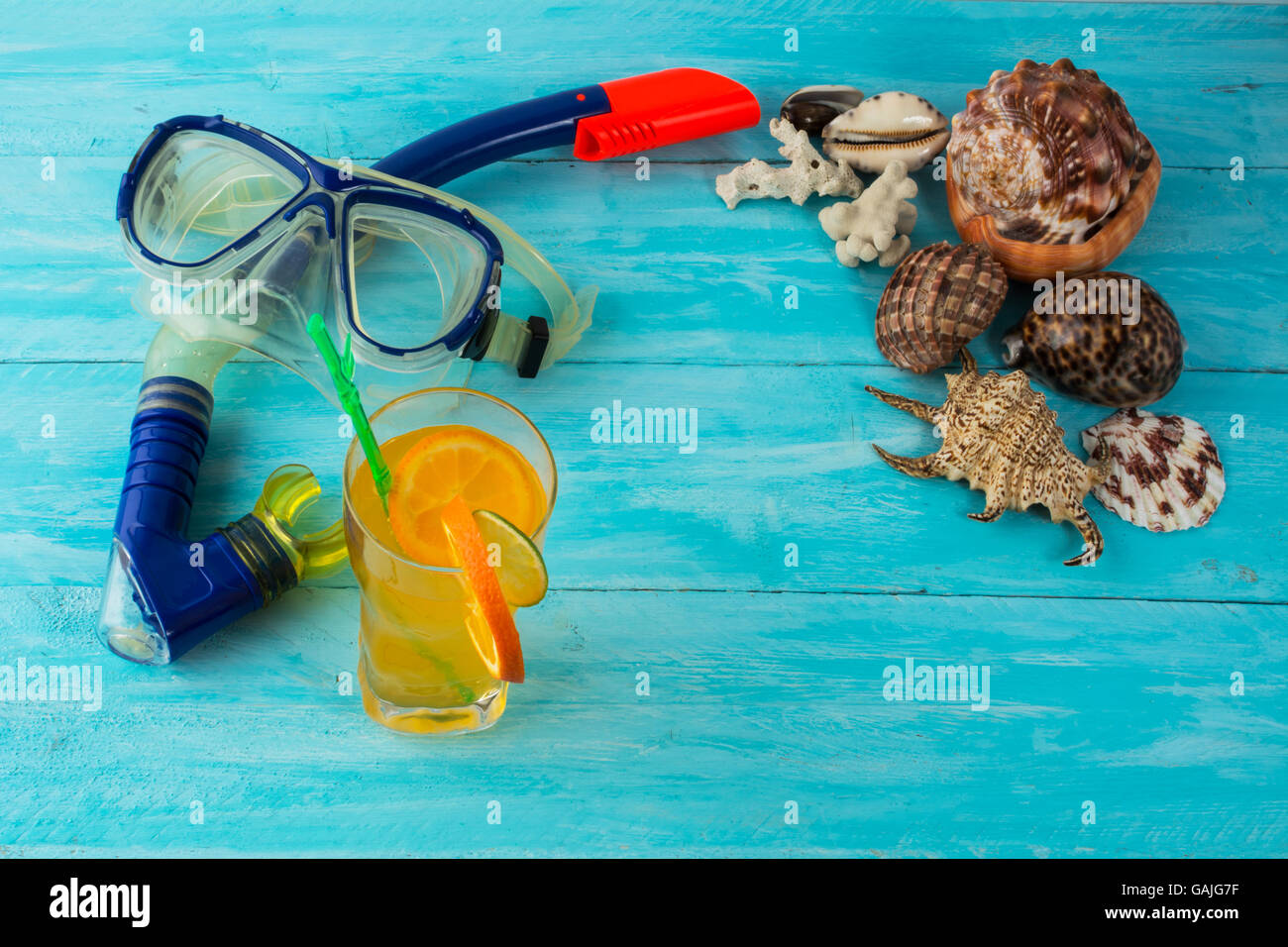 Strand Urlaub Hintergrund. Beach-Party. Muscheln. Abenteuer. Schnorchel Maske. Tauchmaske. Wassersport. Urlaub am Meer. Meer-Ferie Stockfoto