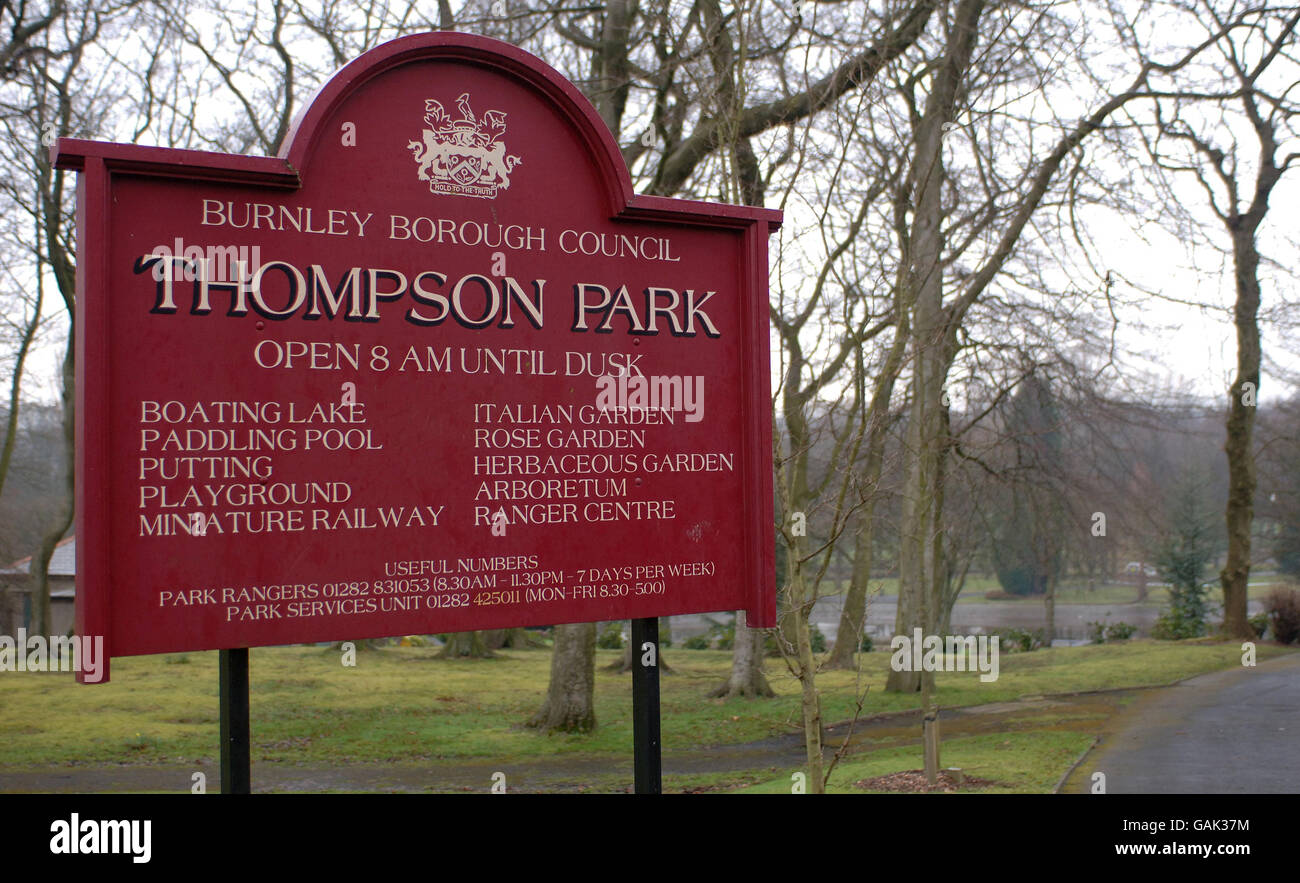 Der Eingang zum Thompson Park, Burnley, wo Mohammed Safiq, 50, am Dienstag erstochen wurde, nachdem er in einen Kampf eingegriffen hatte. Stockfoto