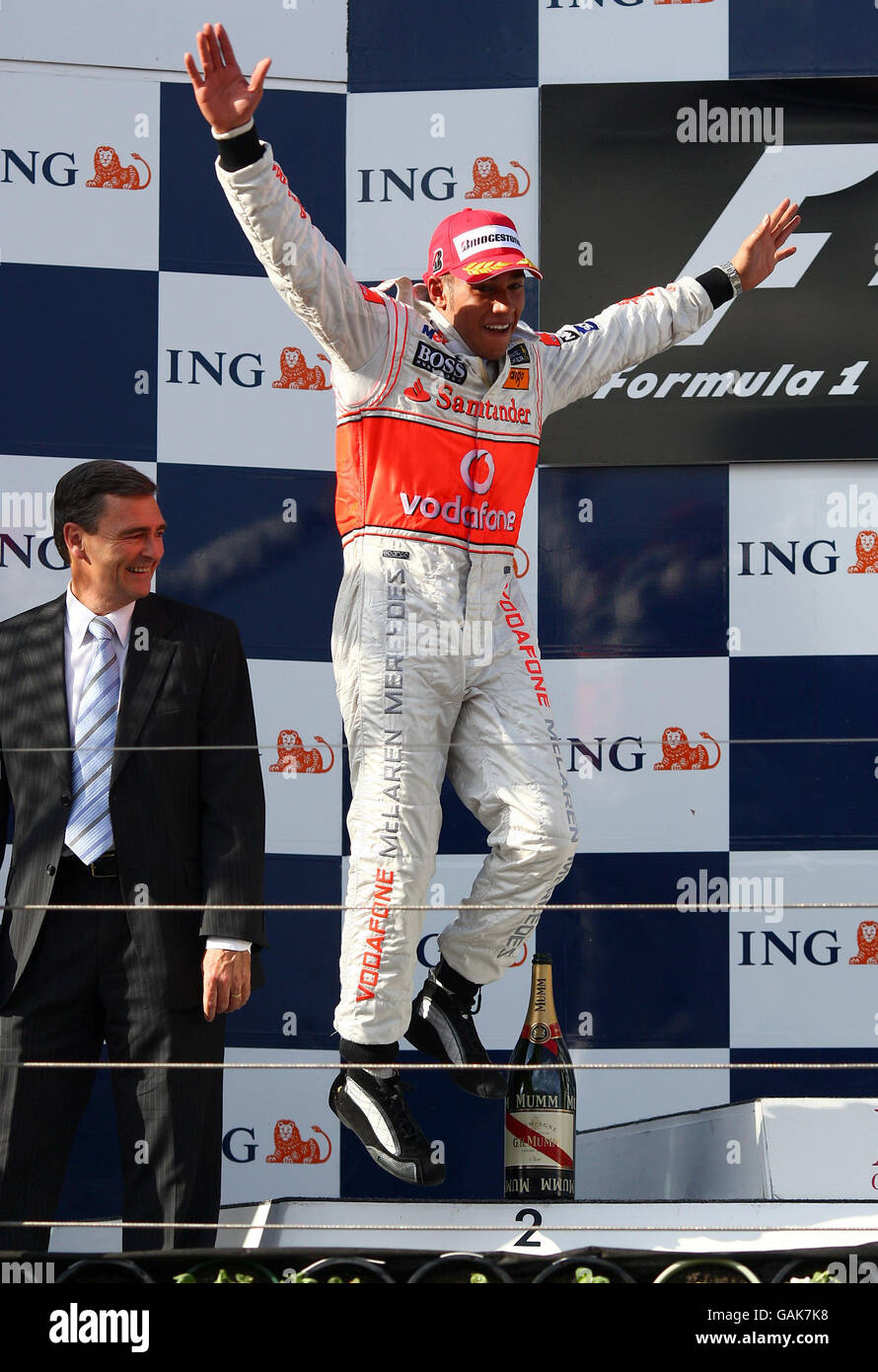 Lewis Hamilton feiert seinen Sieg beim Formel 1, Australian, Grand Prix im Albert Park, Melbourne, Australien. Stockfoto