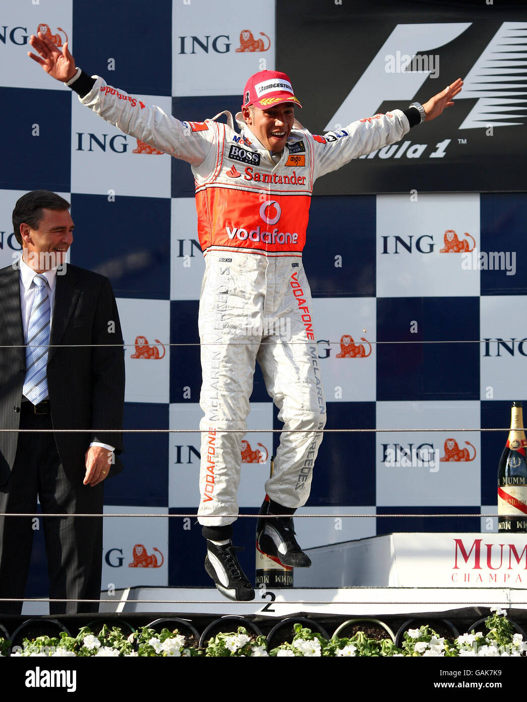 Lewis Hamilton feiert seinen Sieg beim Formel 1, Australian, Grand Prix im Albert Park, Melbourne, Australien. Stockfoto