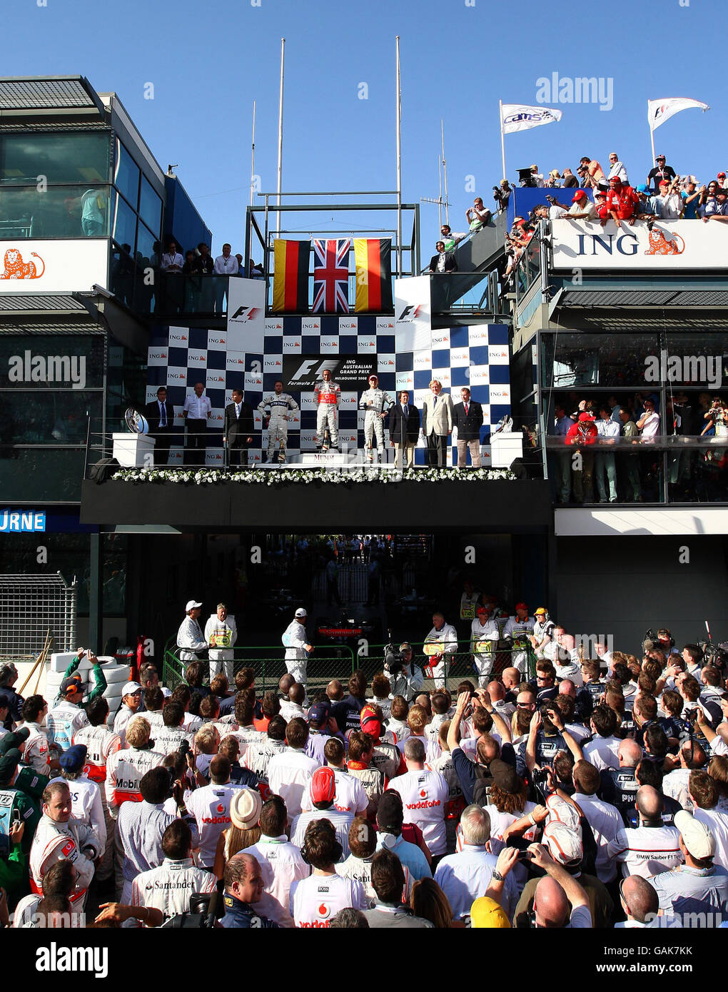 Formel-1-Autorennen - Großer Preis Von Australien - Rennen - Albert Park. McLaren Lewis Hamilton feiert seinen Sieg beim Formel 1, Australian, Grand Prix im Albert Park, Melbourne, Australien. Stockfoto