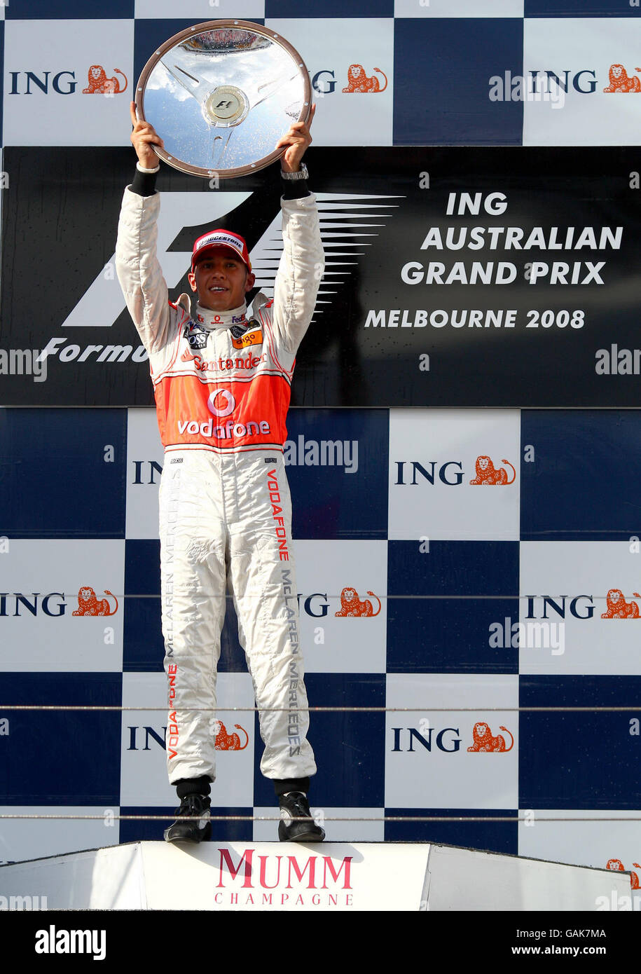 Formel-1-Autorennen - Großer Preis Von Australien - Rennen - Albert Park. McLaren Lewis Hamilton feiert seinen Sieg beim Formel 1, Australian, Grand Prix im Albert Park, Melbourne, Australien. Stockfoto