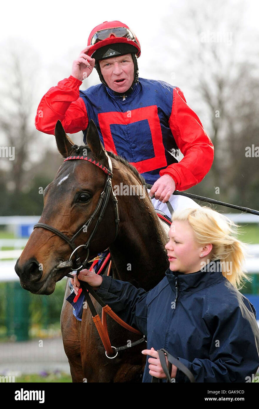 Jimmy Quinn feiert auf Smokey Oakey nach dem Gewinn des William Hill Lincoln auf der Doncaster Racecourse, Doncaster. Stockfoto