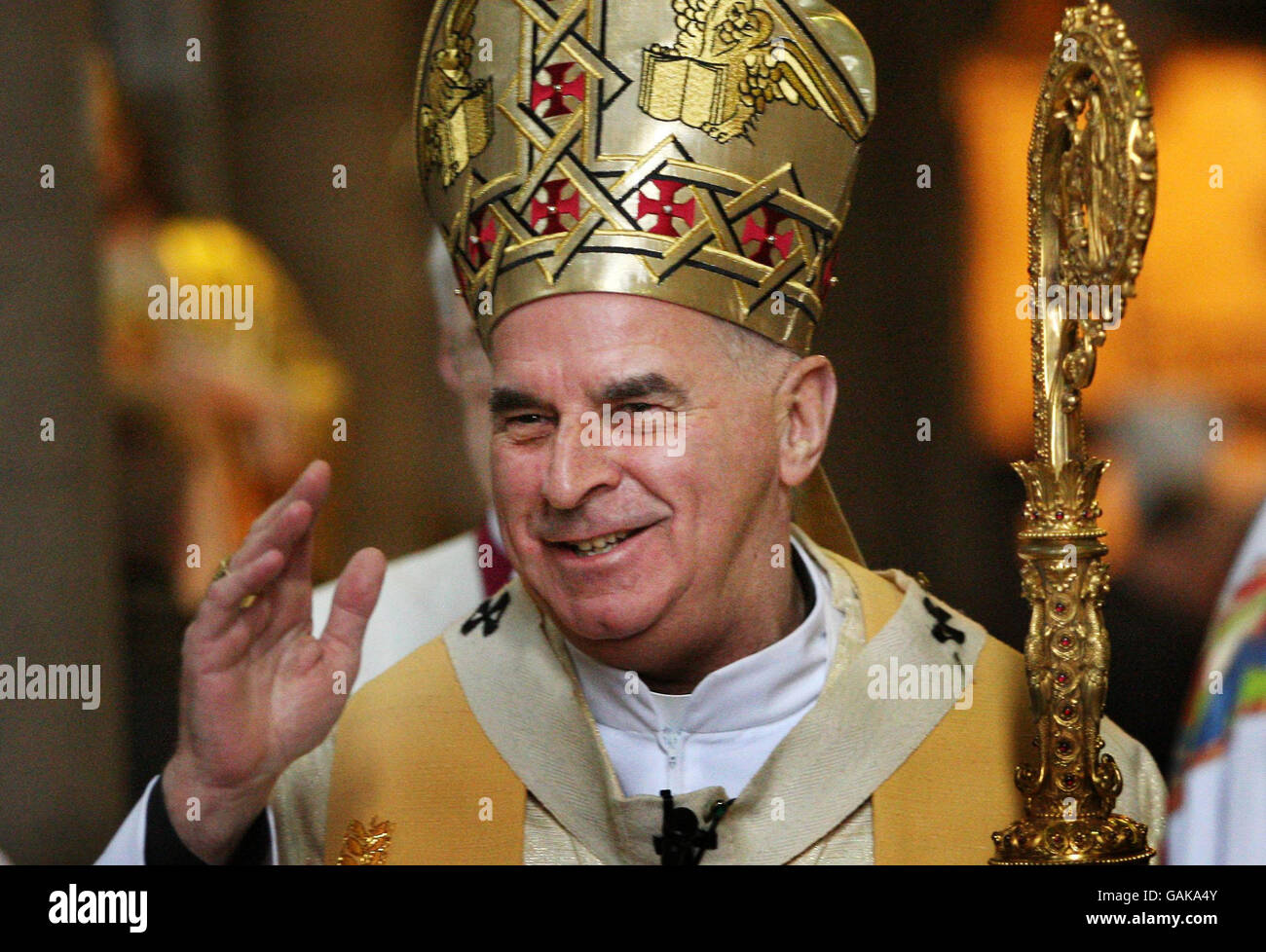 Kardinal Keith O'Brien vor seiner Ostersonntagshomilie, als er einen Angriff auf das "Gesetz zur menschlichen Befruchtung und Embryologie" der Regierung startete, das derzeit durch das Parlament, die St Mary's Cathedral, Edinburgh, geht. Stockfoto