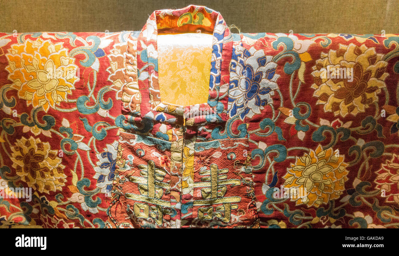 Ein Womans Jacke aus Brokat mit Goldfäden, angezeigt bei Ming-Gräber, Peking, China Stockfoto
