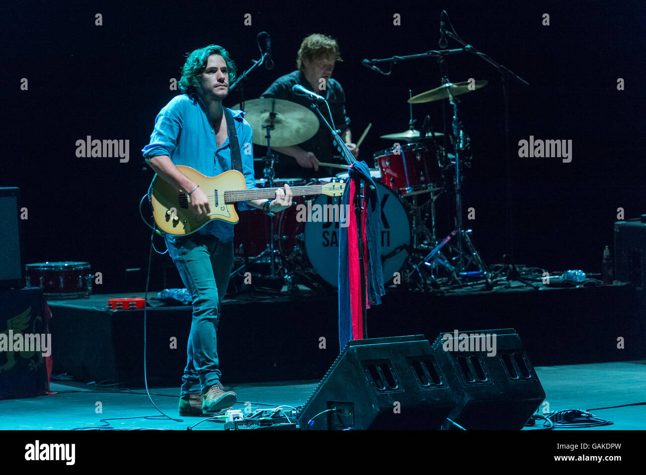 Rom, Italien. 4. Juli 2016. Die Anglo italienischen Sänger-Songwriter Jack Savoretti zurück an das Auditorium Parco della Musica in Rom in der Show "Juli klingt gut" zusammen mit The Dirty Romantiker, Pedro Vieira De Souza an der Gitarre, John Bird am Bass, Henry Bowers-Broadbent auf Tastaturen und Jesper Lind am Schlagzeug. Bildnachweis: Leo Claudio De Petris/Pacific Press/Alamy Live-Nachrichten Stockfoto