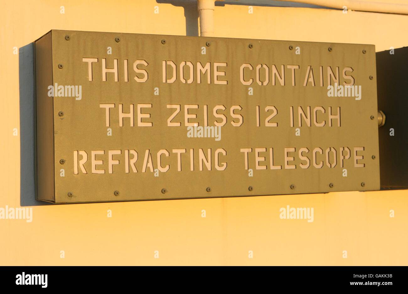 Gesamtansicht des Zeiss 12 Zoll Refracting Telescope am Griffith Observatory in Los Angeles. Stockfoto