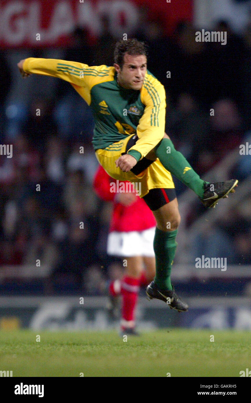 Fußball - International freundlich - England gegen Australien. Der australische Marco Bresciano in Aktion Stockfoto