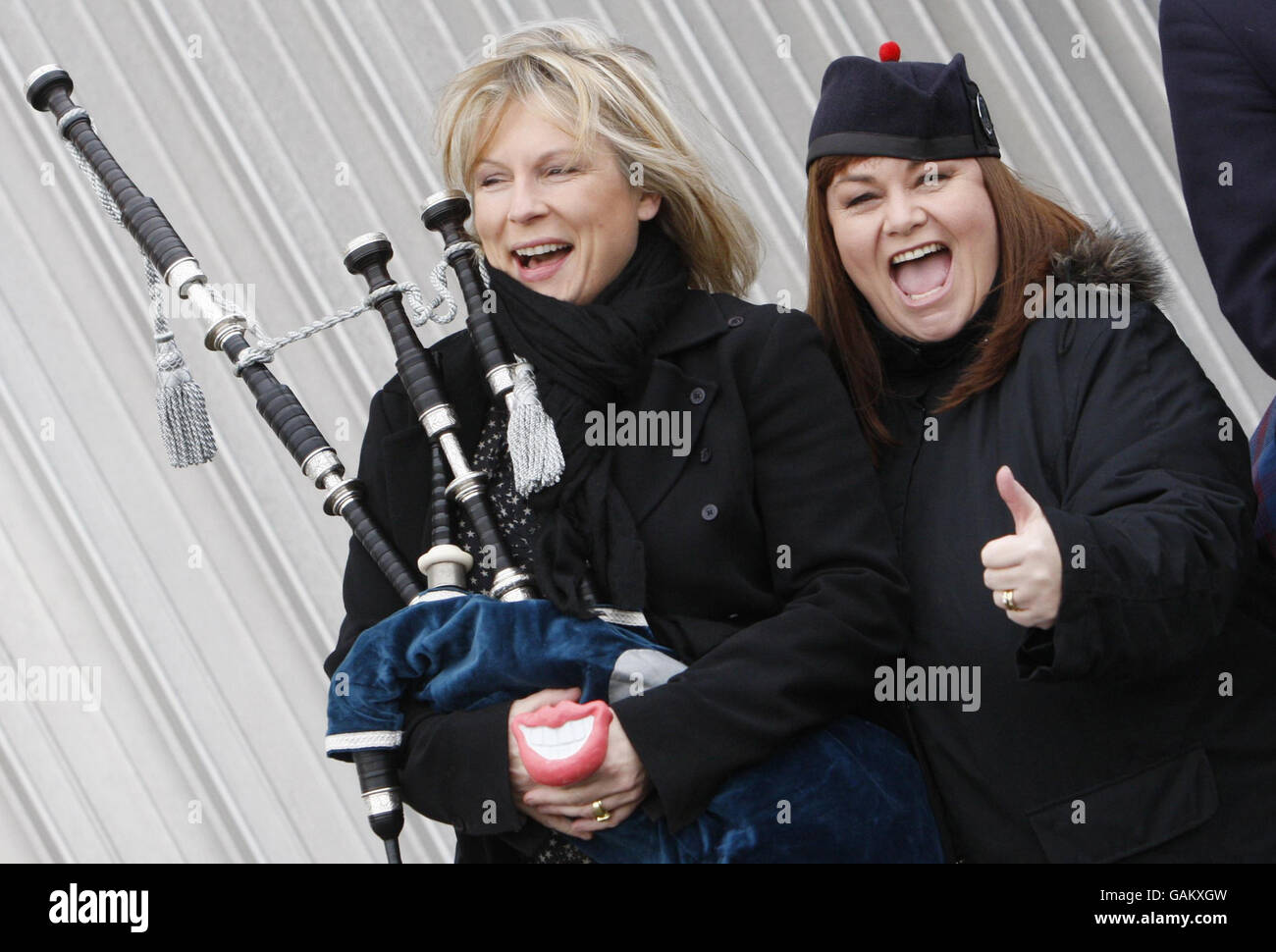 Dawn French und Jennifer Saunders bewerben ihre Still Alive 2008 Tour, beim SECC in Glasgow. Stockfoto