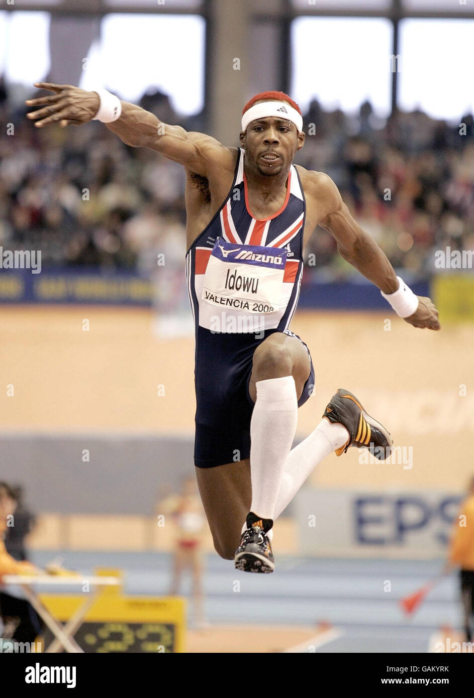 Die britische Phillips Idowu in den Finals des Männer Triple Jump Events während der IAAF Indoor Weltmeisterschaften im Palau Velodromo Luis Puig in Valencia, Spanien. Stockfoto