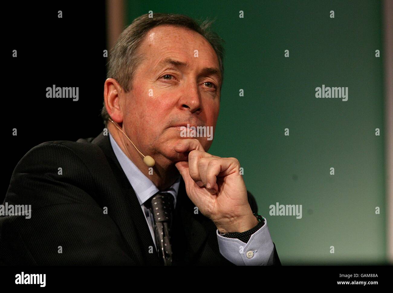 Soccerex London Forum - Wembley Stadium. Der technische Direktor des französischen Fußballverbands Gerard Houllier beim Soccerex, London Forum, Wembley Stadium. Stockfoto