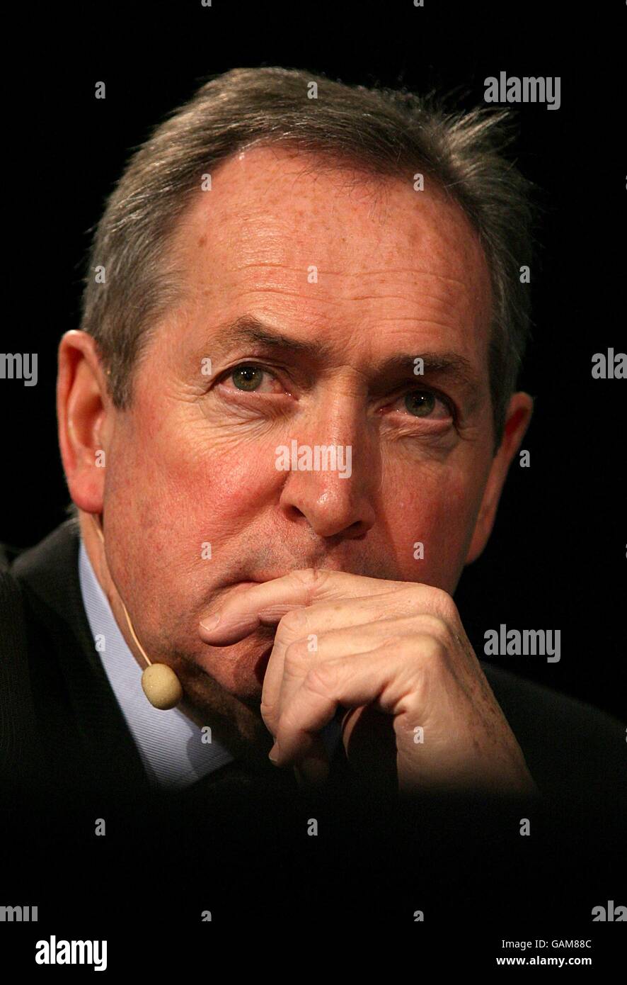 Soccerex London Forum - Wembley Stadium. Der technische Direktor des französischen Fußballverbands Gerard Houllier beim Soccerex, London Forum, Wembley Stadium. Stockfoto