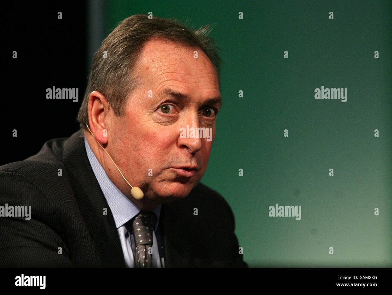 Soccerex London Forum - Wembley Stadium. Der technische Direktor des französischen Fußballverbands Gerard Houllier beim Soccerex, London Forum, Wembley Stadium. Stockfoto