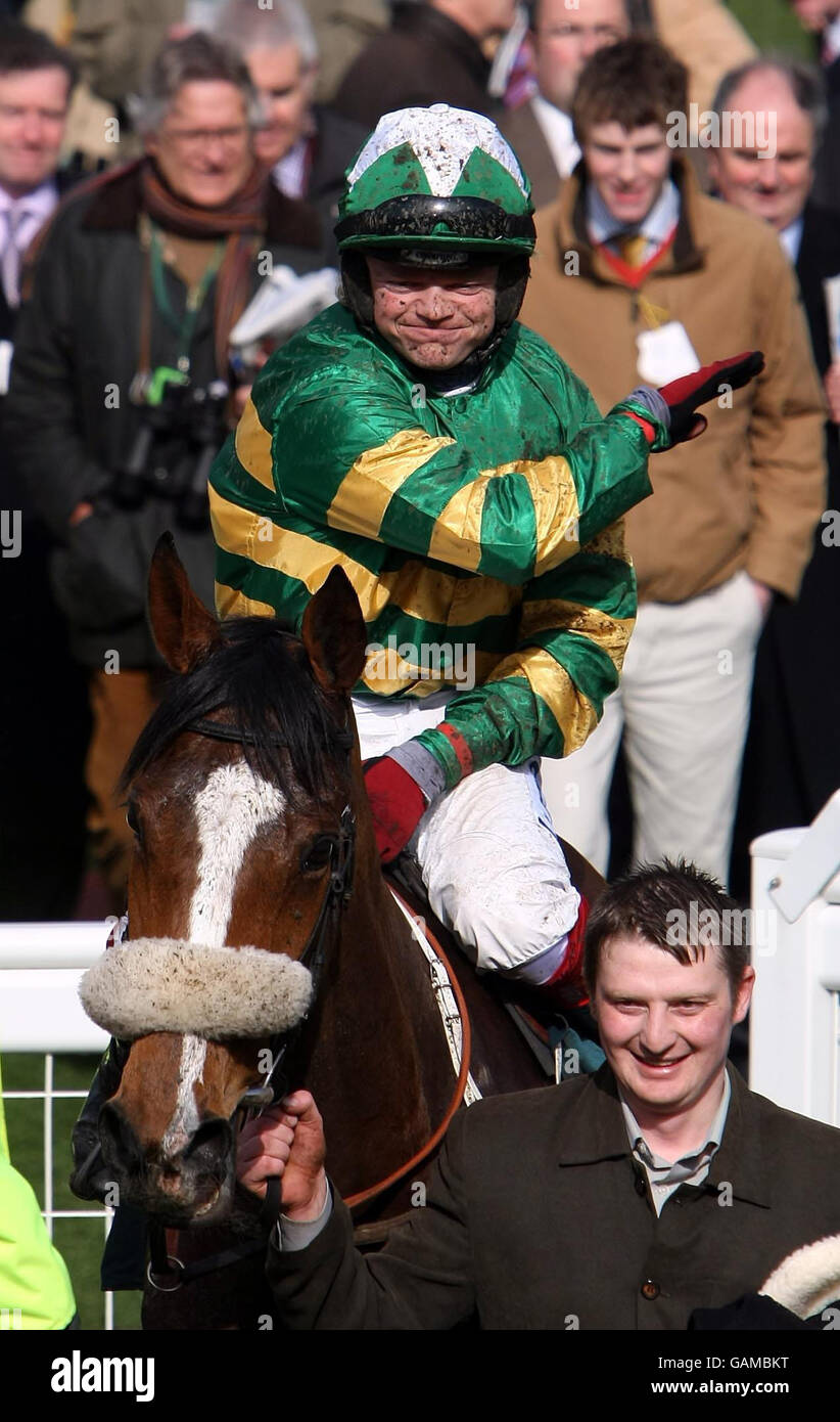 Horse Racing - Cheltenham Festival - Tag eins - Cheltenham Racecourse Stockfoto