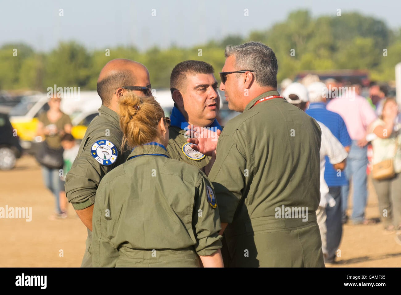 Athen, Griechenland 13. September 2015. Air Force Piloten diskutieren an der Athen fliegen Woche Flugschau. Stockfoto