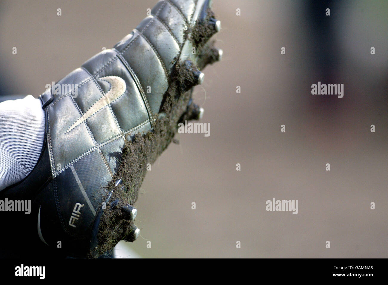 Fußball - FA Barclaycard Premiership - Fulham / Aston Villa. Einer von Junichi Inamoto's Nike Stiefeln von Fulham Stockfoto