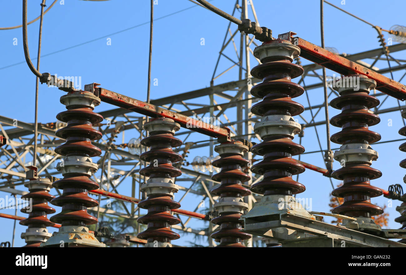 großen Trenner in der Luft in einem System von elektrischen Umspannwerk Stockfoto