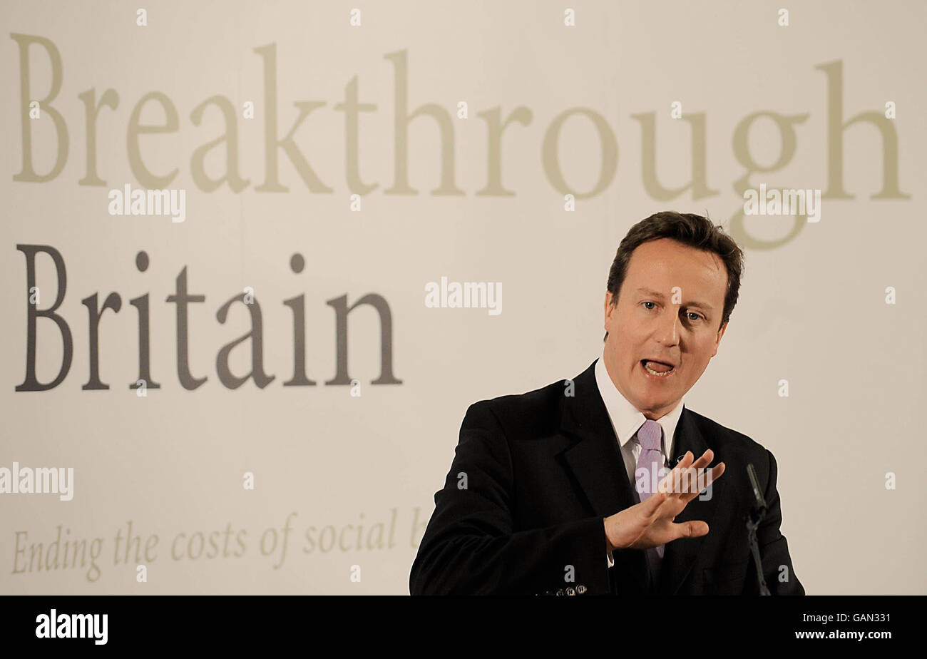 Der konservative Parteivorsitzende David Cameron spricht heute im Somers Town Community Centre in London, wo er die Pläne seiner Partei zur Bekämpfung der Armut in Großbritannien bekannt gab. Stockfoto