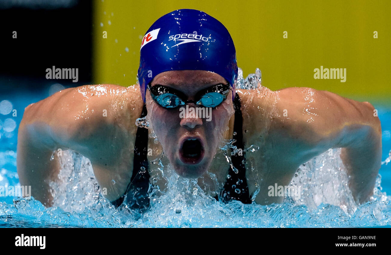 Die britische Jemma Lowe auf dem Weg zur Bronze im 100 Meter langen Schmetterling während der FINA World Short Course Championships in der MEN Arena, Manchester. Stockfoto