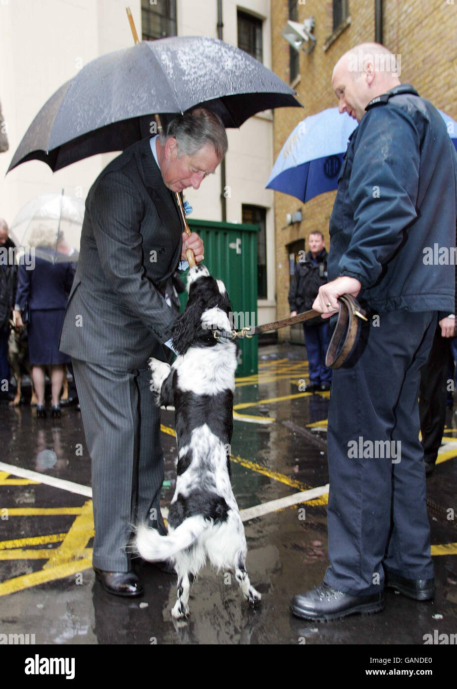 Prince Of Wales besucht den Vorsitz Cross Polizeistation Stockfoto