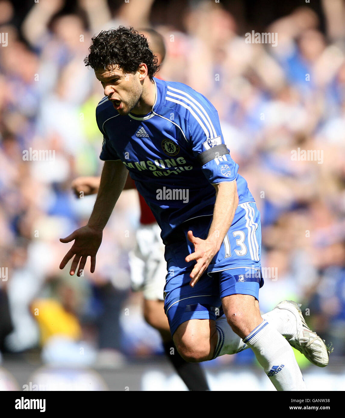 Chelseas Michael Ballack feiert das erste Tor des Spiels seiner Seite. Stockfoto