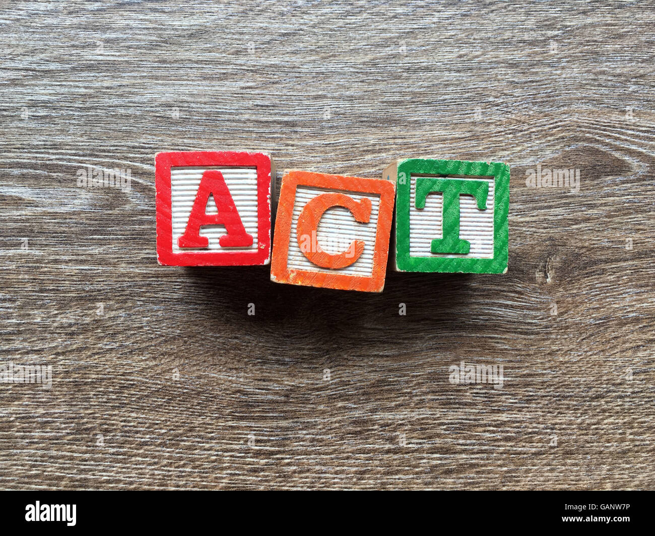 ACT-Wort, das mit Spielzeug Holz-Block Buchstaben Stockfoto