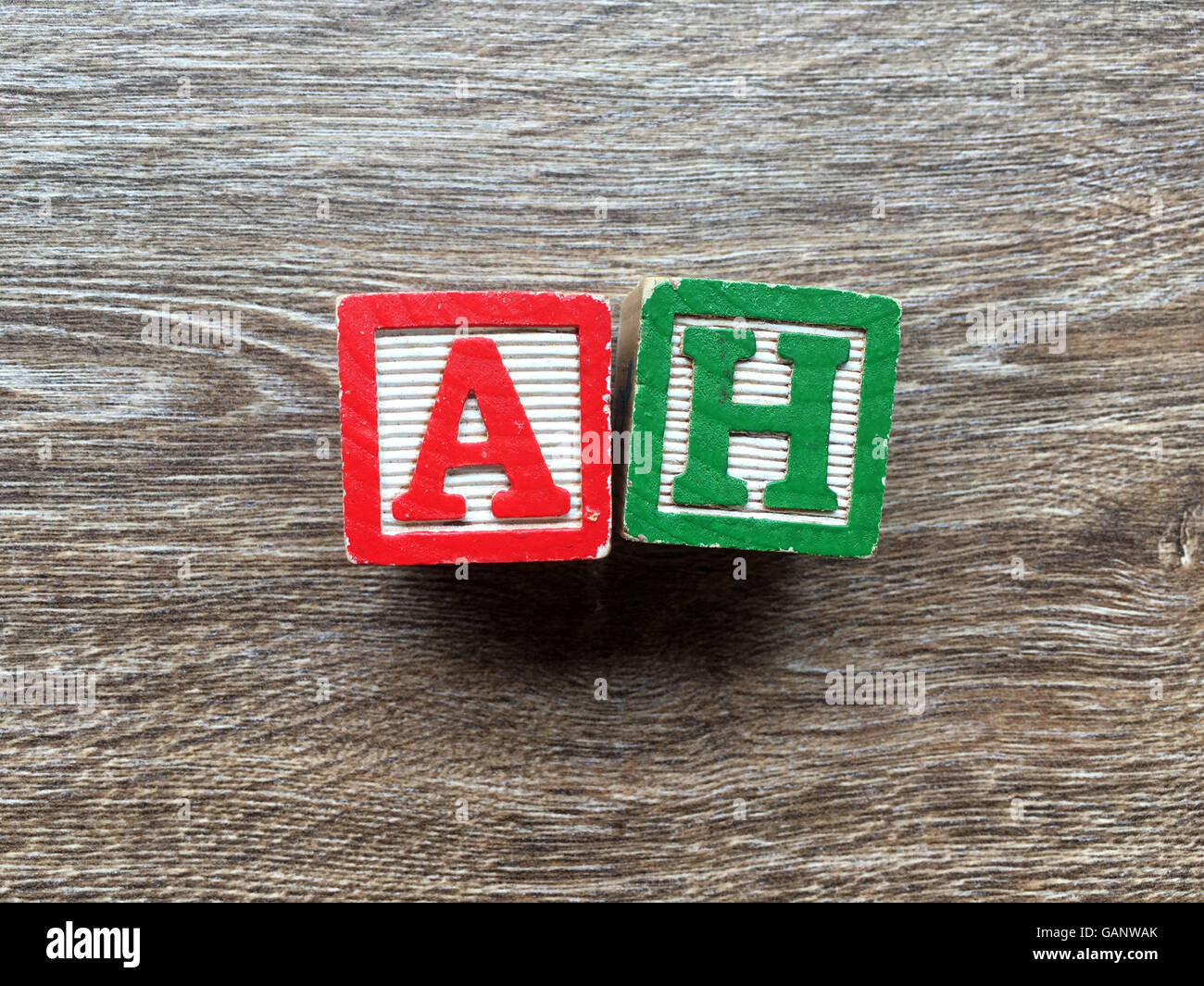 AH, die Wort mit Bauklötze Holz Buchstaben Stockfoto