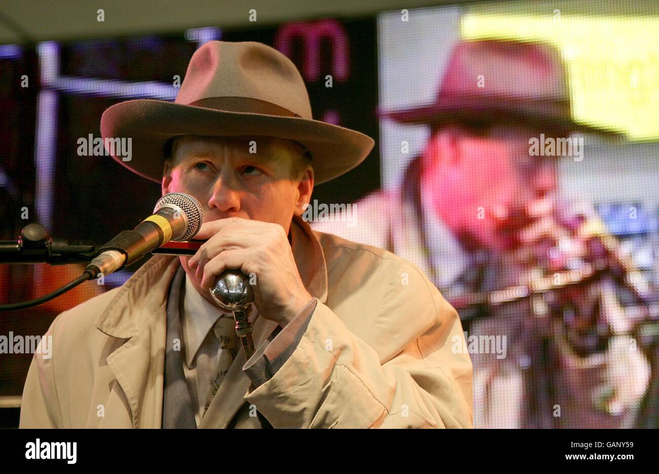 Sohn von Dave während der Veröffentlichung der MOJO Magazine Honors List 2008 im HMV, 150 Oxford Street, London, W1 Stockfoto