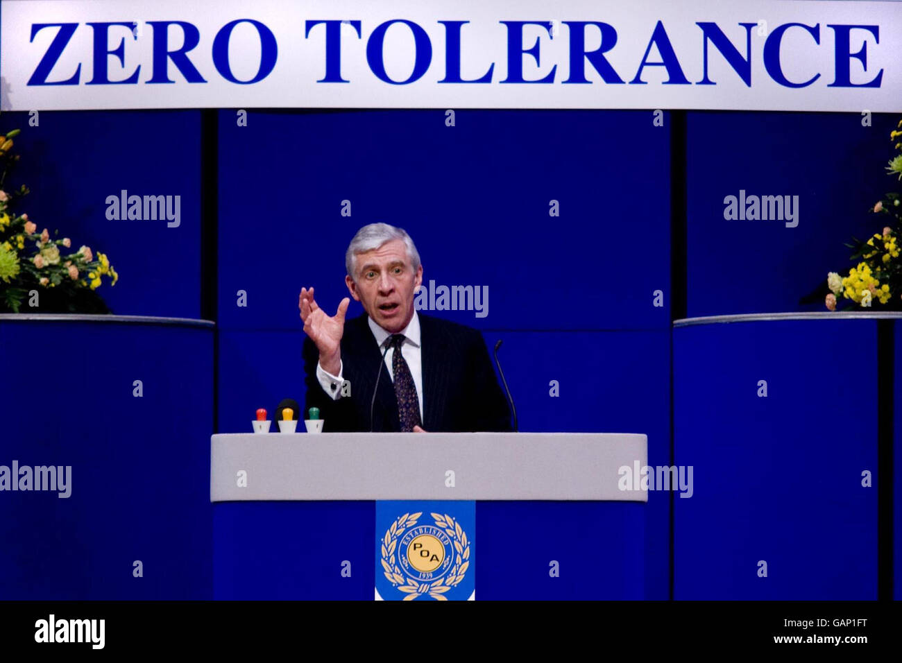 Justizminister Jack Straw spricht auf der Jahrestagung der Prison Officers Association im Portsmouth Guildhall in Portsmouth. Stockfoto