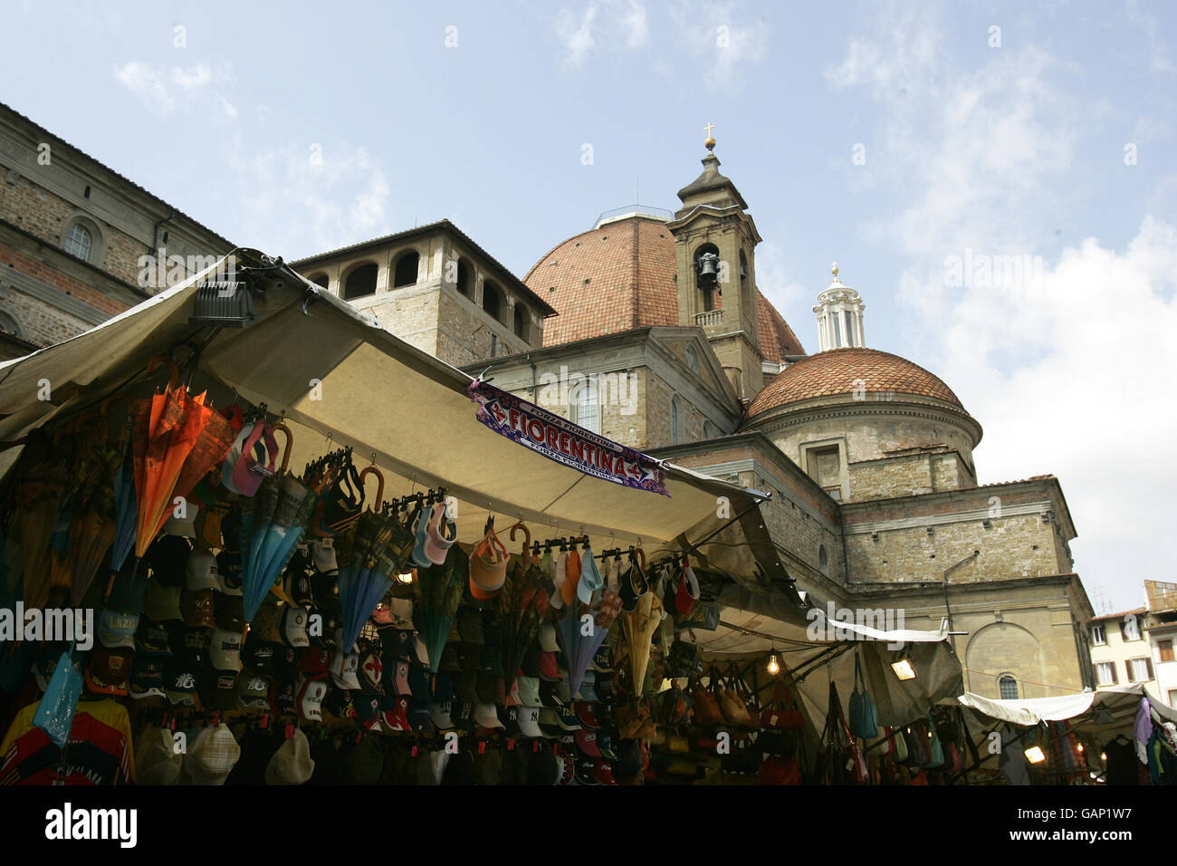 Allgemeine Ansichten der Straßenmärkte in Florenz in Italien Stockfoto
