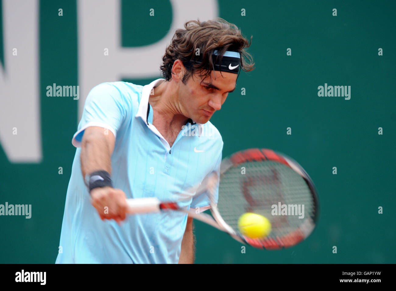 Der Schweizer Roger Federer im Einsatz gegen den spanischen Ruben Ramirez Hidalgo Stockfoto