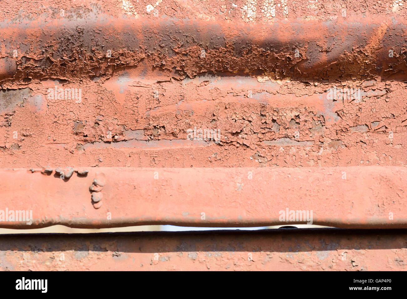 Grobe Wellpappe Rost Muster auf Metall mit Kopie-Space-Bereich Stockfoto
