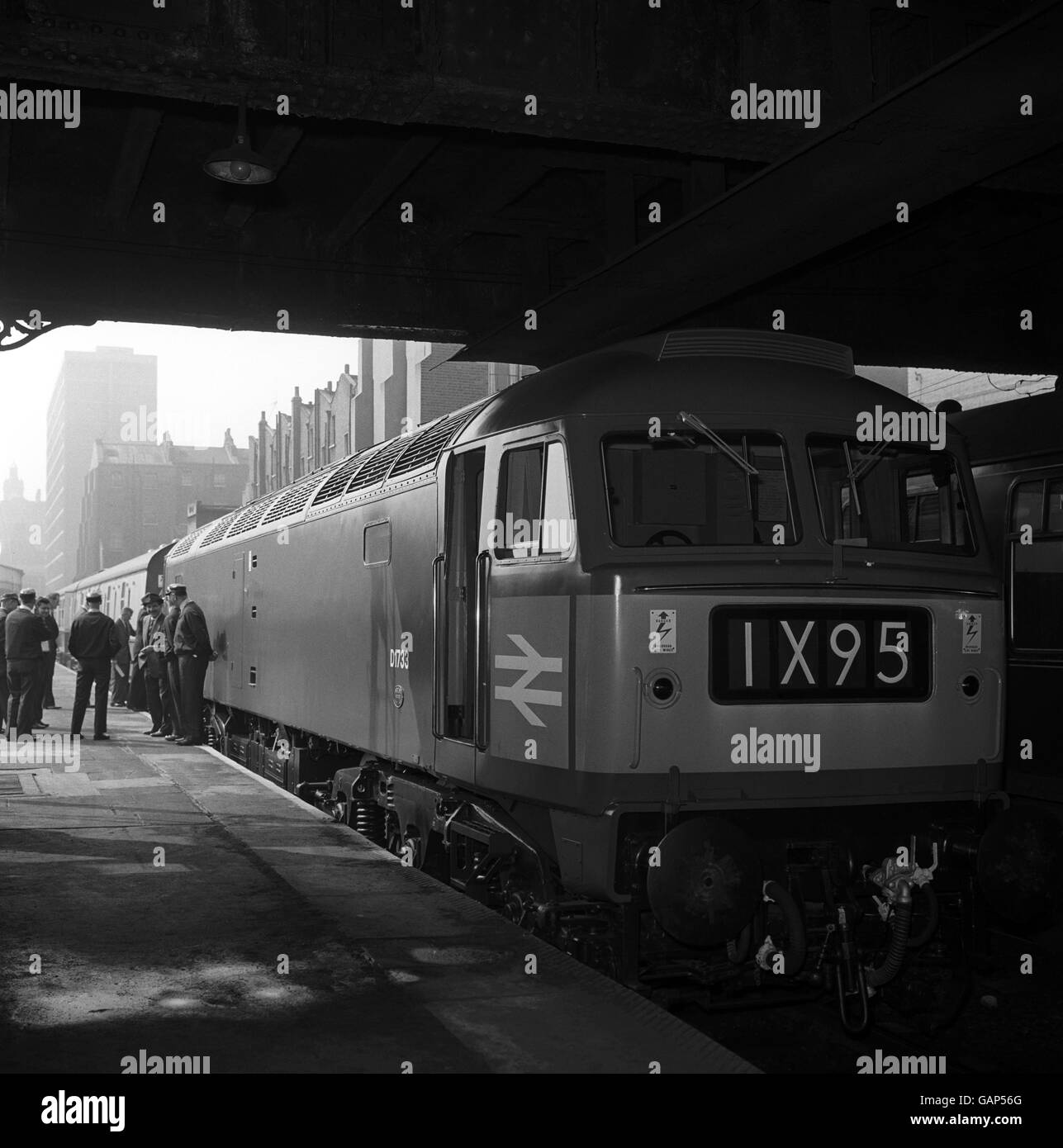Project XP 64, ein britischer Eisenbahnprototypzug, aufgenommen am Marylebone Station, London. Stockfoto