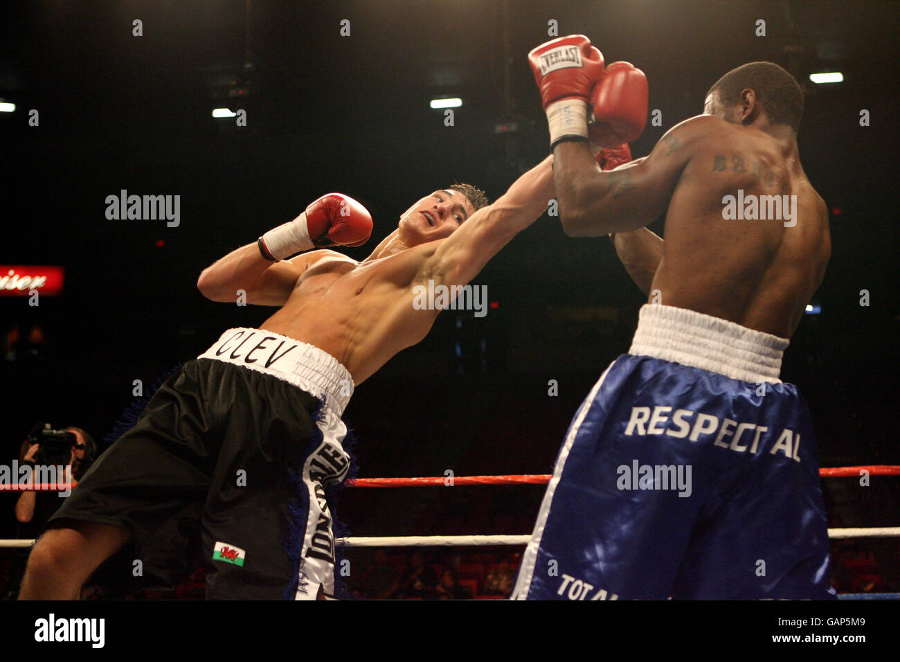 Nathan von Wales geschickt in Aktion mit Antonio Baker während der Light Heavyweight 8 Runde Kampf im Thomas & Mack Center, Las Vegas, USA. Stockfoto