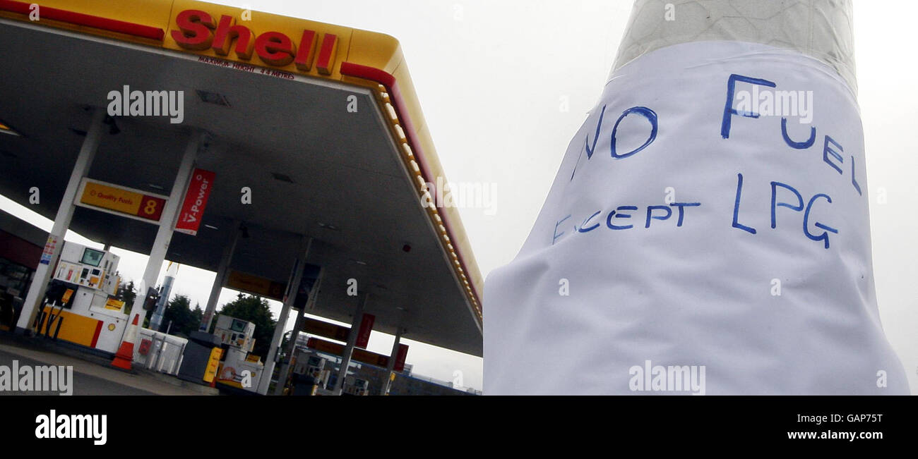 Streik der Ölraffinerie. Eine Shell-Garage an der Ferry Road, Edinburgh, die nur Flüssiggas verkauft, da kein Benzin oder Diesel verfügbar ist. Stockfoto
