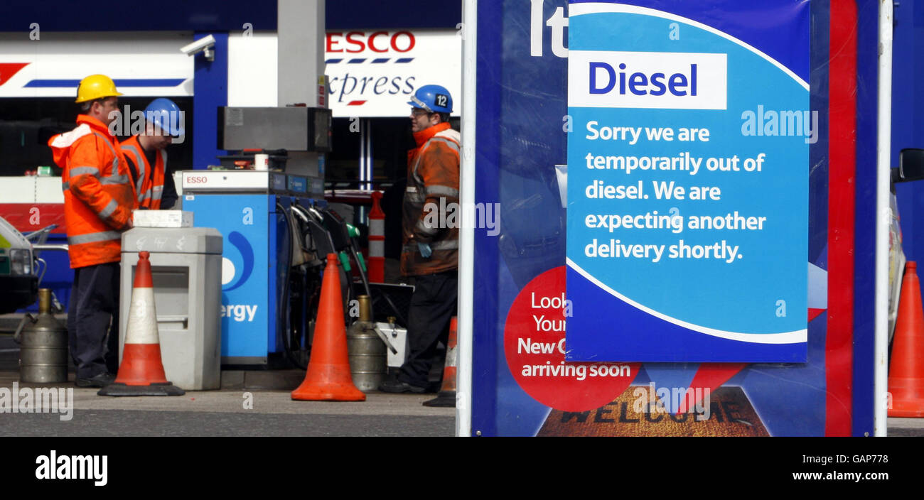 Eine Shell-Garage an der Ferry Road, Edinburgh, die nur LPG verkauft, da kein Benzin oder Diesel verfügbar ist. Stockfoto