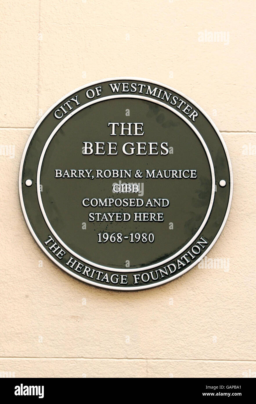 Enthüllung der Bee Gees Plakette - London. Eine Gedenktafel zu Ehren der Bee Gees wird in der Brook Street 67 im Zentrum von London enthüllt. Stockfoto