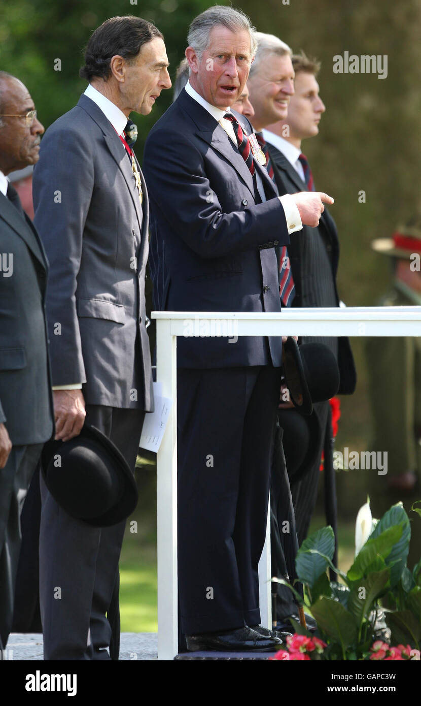 Der Prinz von Wales beobachtet die jährliche Parade der Combined Cavalry Old Comrades Association im Hyde Park, London. Stockfoto